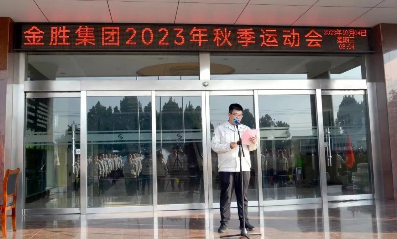 賽前，四支參賽隊(duì)伍兩兩一組進(jìn)行了拉歌比賽，激情2.png